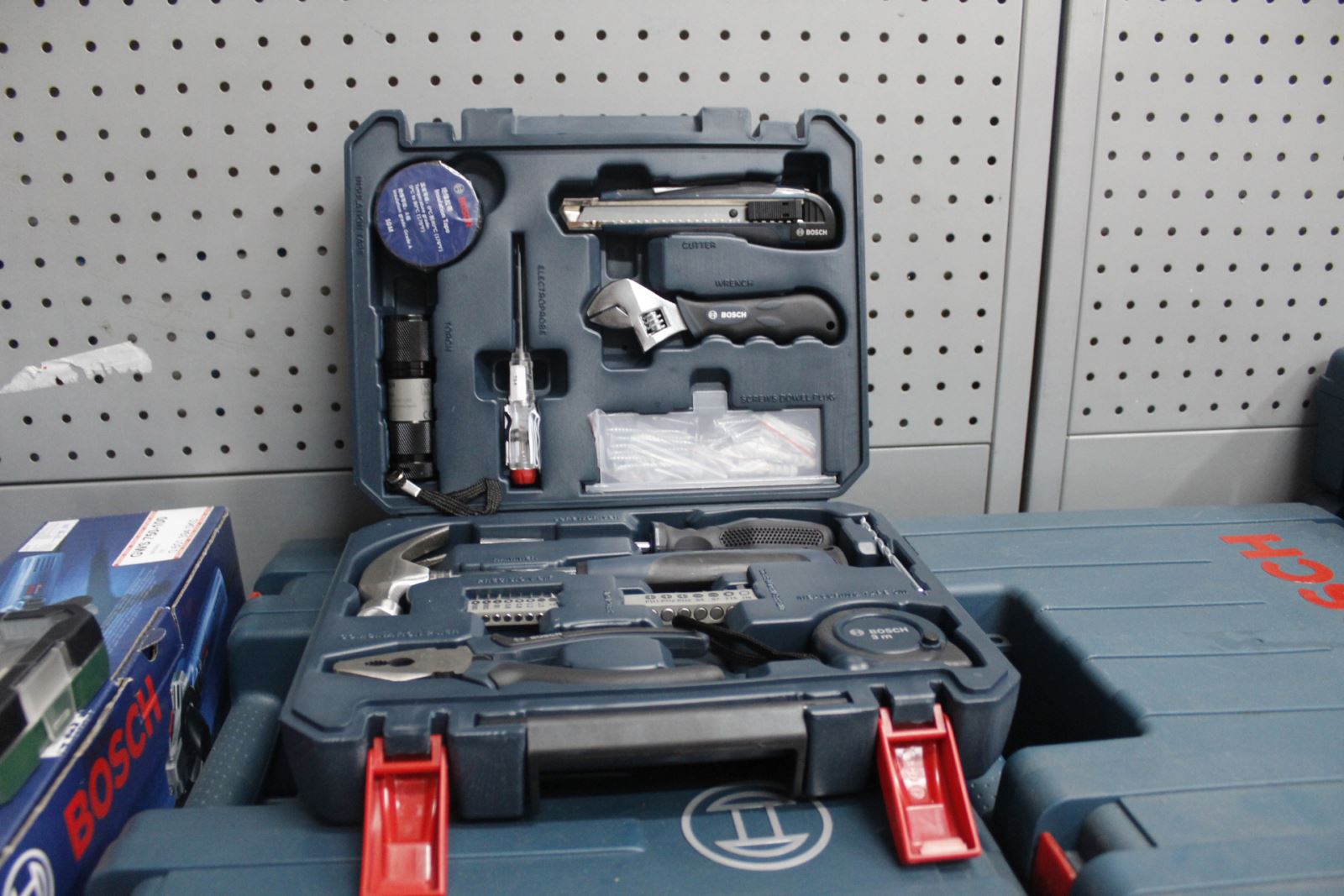 Bộ dụng cụ đa năng 66 món Bosch