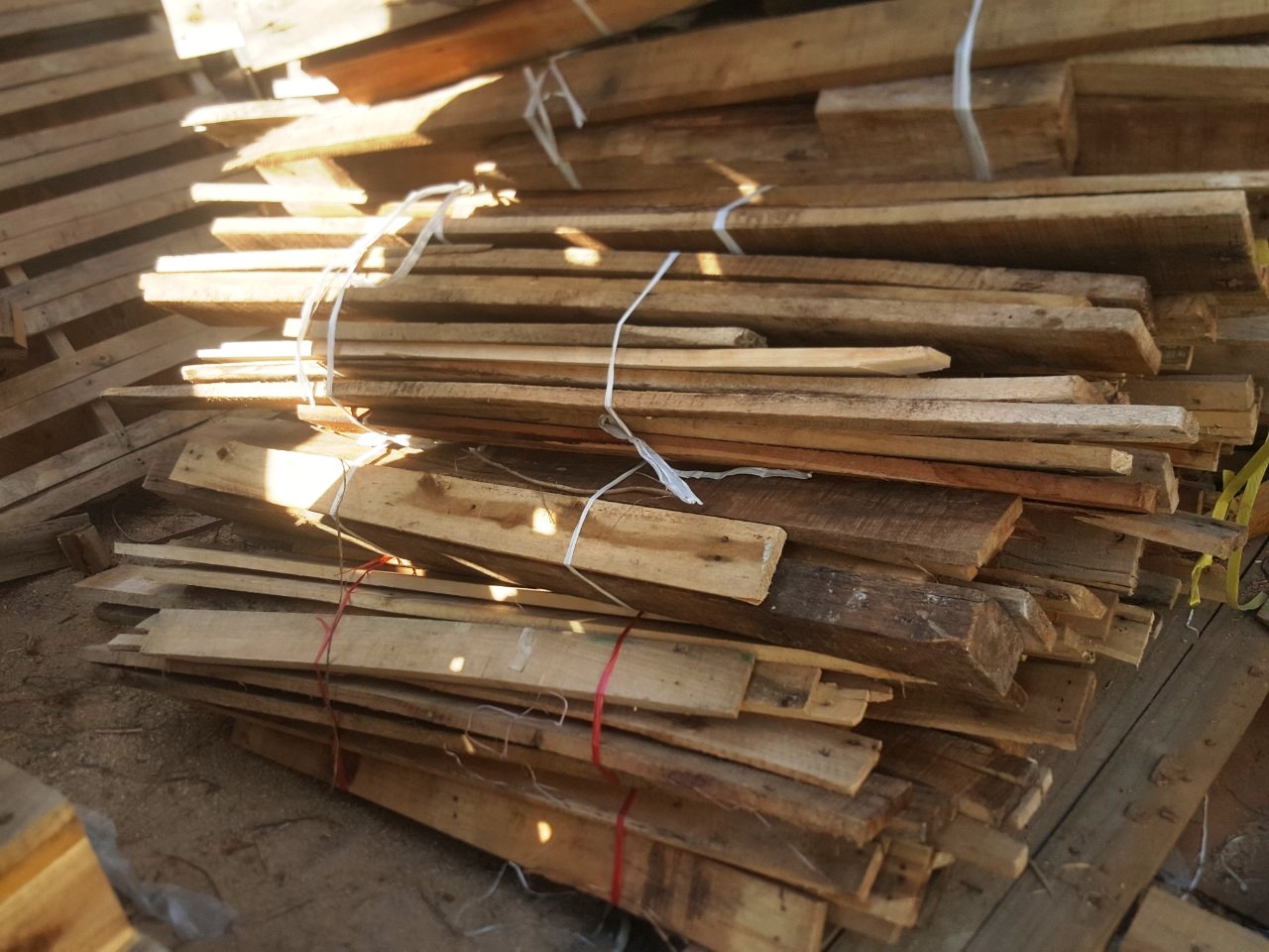 Củi gỗ tạp từ thanh Pallet