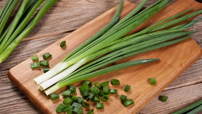 Hành lá hay còn gọi là hành ta